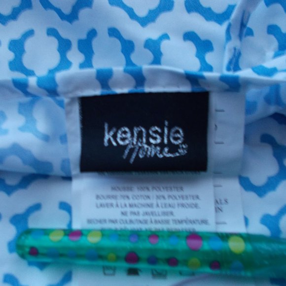 NWOT Kensie Home Set of Two Quilted Shams 21"x 27" - Picture 9 of 12